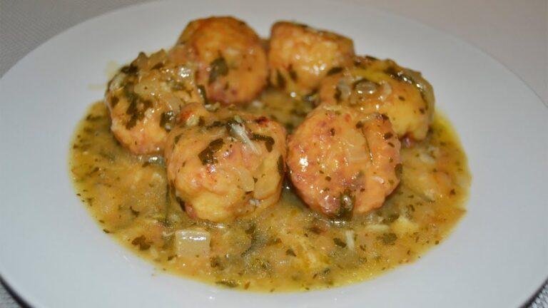 Albondigas de merluza y gambas en salsa verde