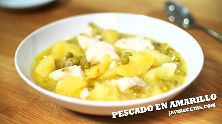 Guiso de merluza con patatas en amarillo