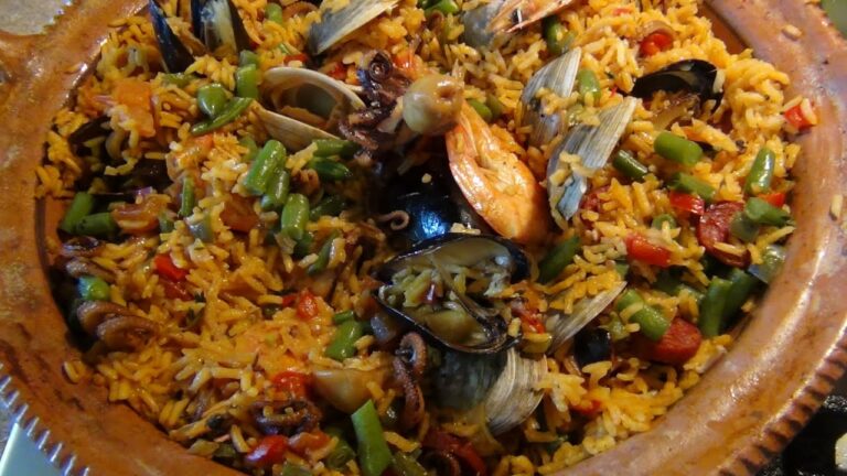 Paella al horno en cazuela de barro