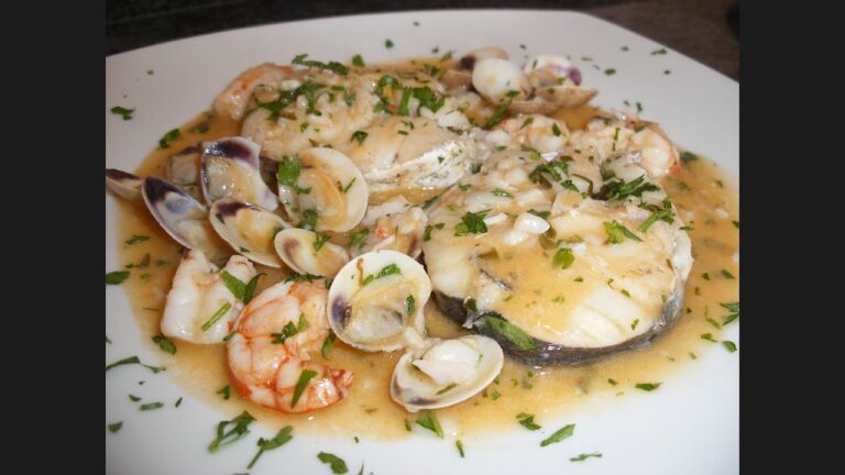 Receta de merluza con gambas y almejas