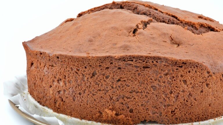 Bizcocho de chocolate y nueces esponjoso