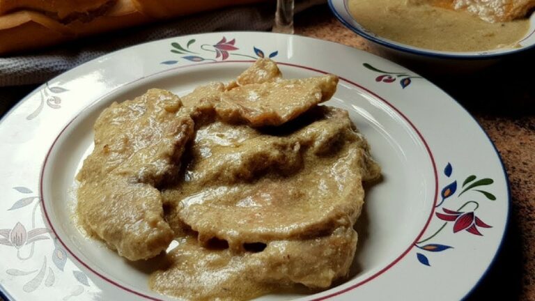 Secreto de cerdo en salsa de cebolla