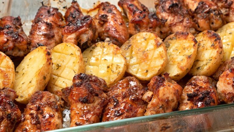 Alas de pollo al horno con patatas