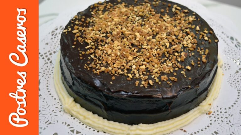 Tarta de chocolate y mermelada de fresa