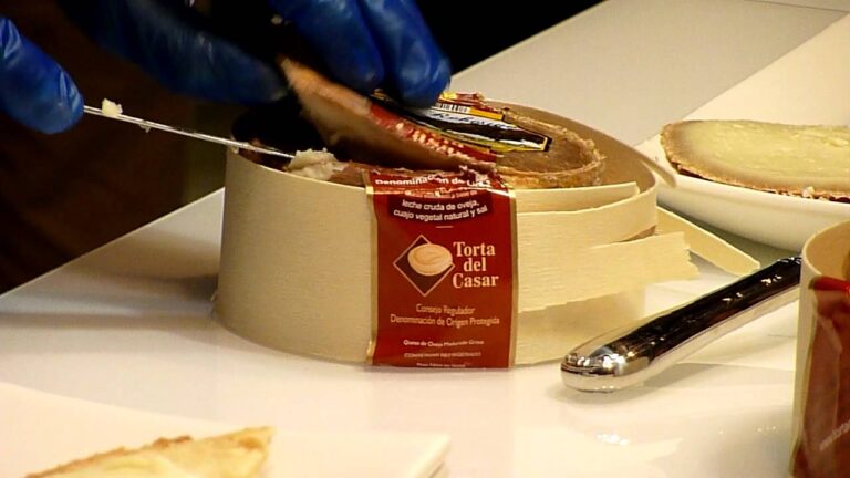 Como se come la torta del casar