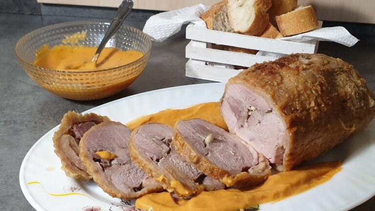 Redondo de pollo relleno al horno con salsa