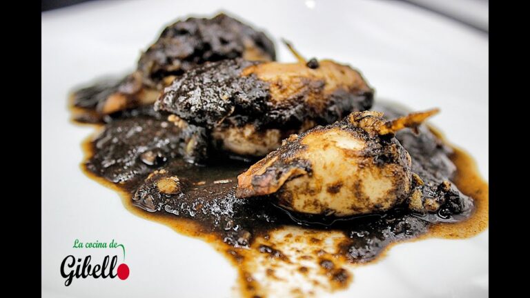 Chipirones rellenos de gambas en su tinta