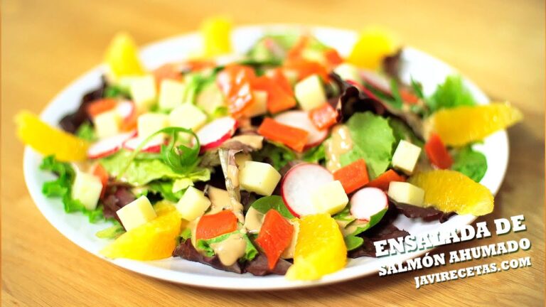 Ensalada de salmón ahumado y lechuga