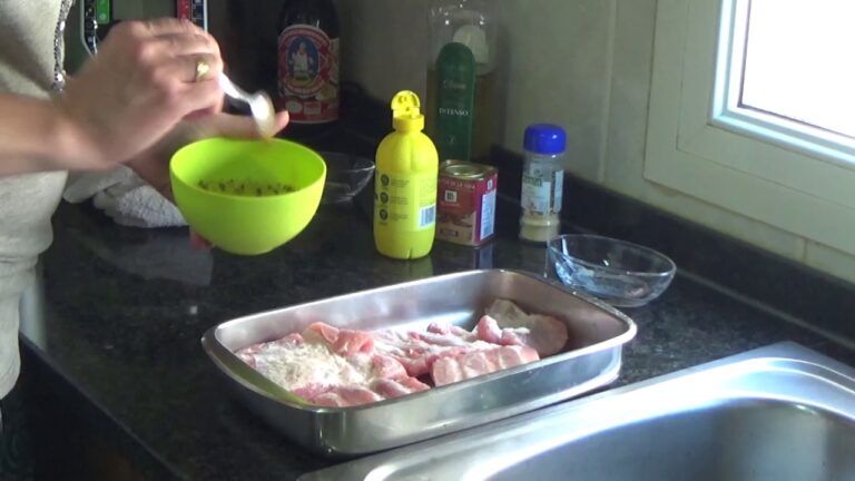 Adobar costillas de cerdo para barbacoa