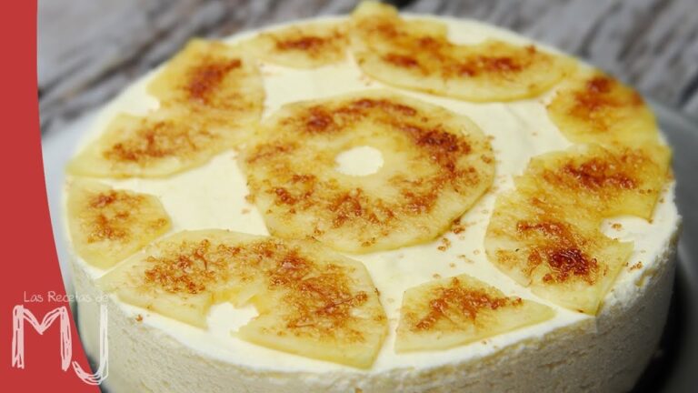 Tarta de piña y bizcochos de soletilla