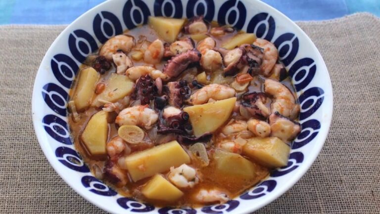 Pulpo con langostinos en salsa marinera
