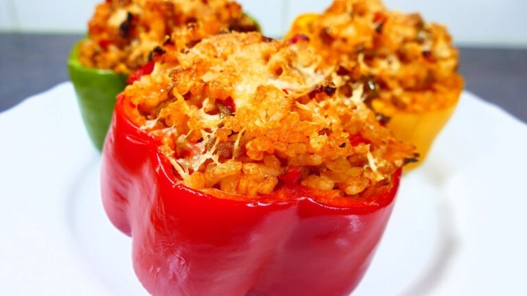 Pimientos rellenos de carne y arroz al horno
