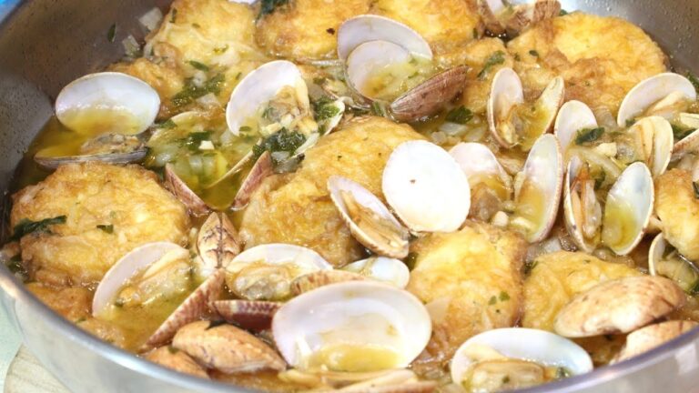 Patatas a la importancia con almejas