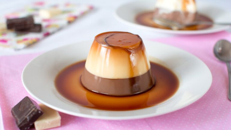 Flan de chocolate blanco y negro