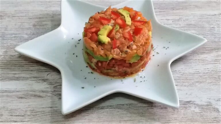 Tartar de salm&oacute;n ahumado y aguacate y tomate
