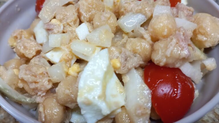 Ensalada de garbanzos con atún y huevo duro