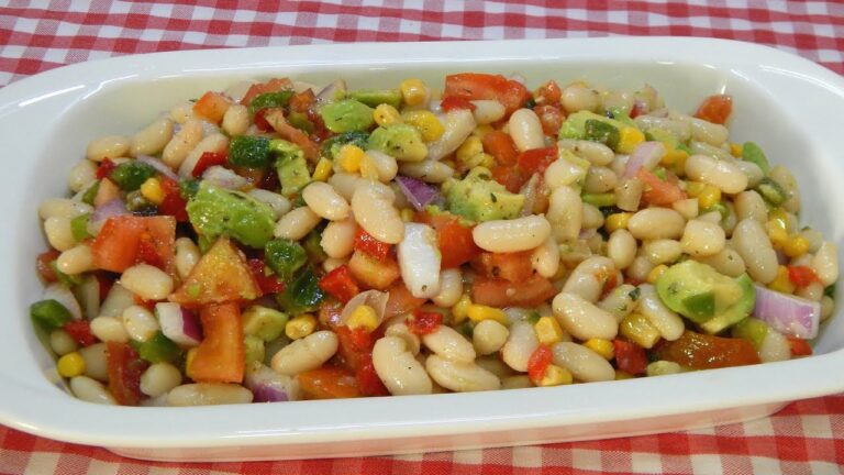 Ensalada de judías blancas y aguacate