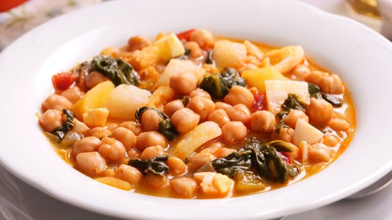 Garbanzos de bote con espinacas y bacalao