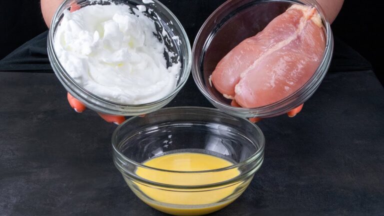 Rebozar pechugas de pollo harina y huevo