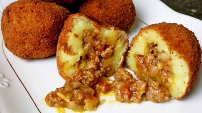 Bolas de patatas rellenas de carne