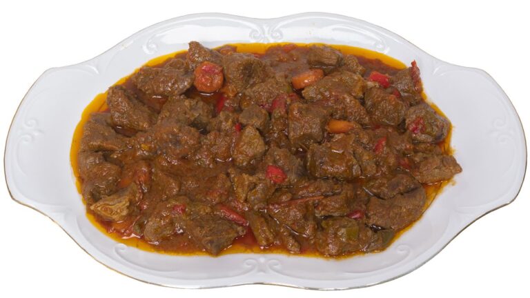 Carne de ternera guisada en salsa