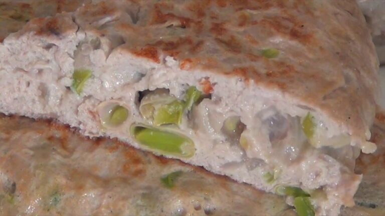 Tortilla de habas tiernas con cebolla