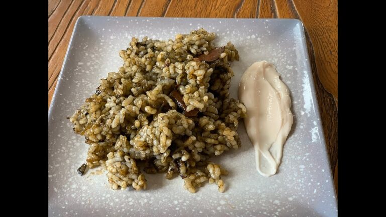 Arroz con lata de calamares en su tinta