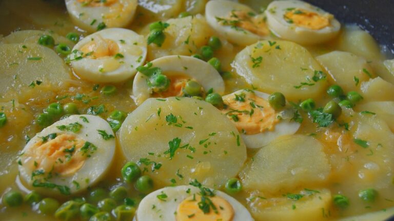 Patatas en salsa verde con huevo