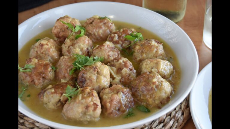 Albóndigas con tomate y vino blanco