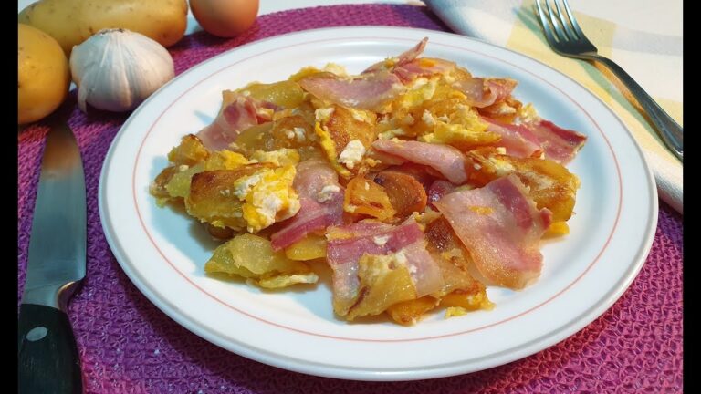 Patatas revueltas con huevo y bacon