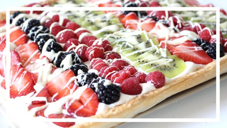 Tarta de hojaldre con frutas y chocolate