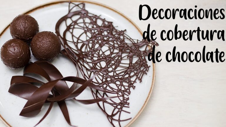 Cómo hacer adornos de chocolate para tartas