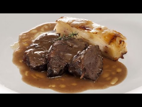 Carrilleras de ternera con pastel de patata