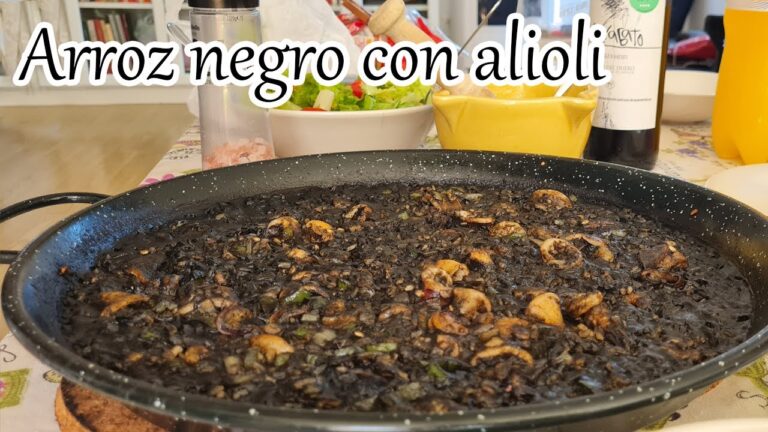 Arroz negro con calamares y alioli