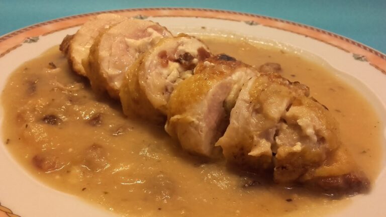 Muslos de pollo rellenos en salsa de cava