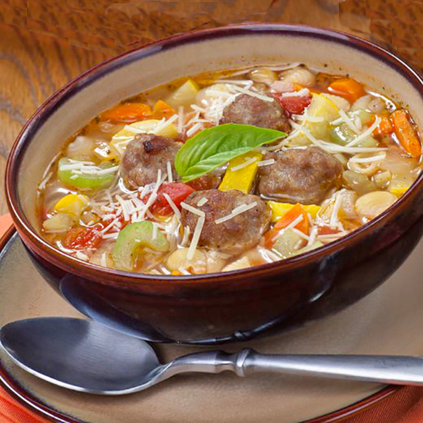 Alb&oacute;ndigas con caldo de la abuela