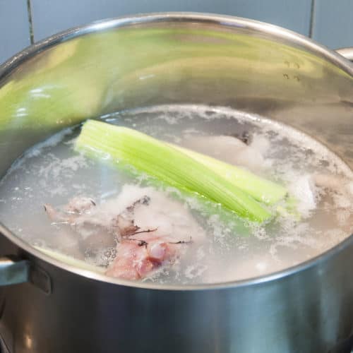 Como se hace caldo de pescado