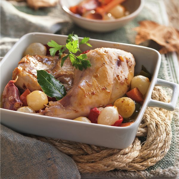 Conejo al horno con patatas y verduras