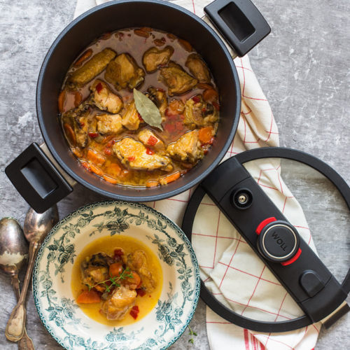 Guisado de pollo con patatas en olla express