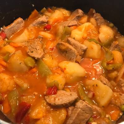 Guiso de patatas con carne de cerdo