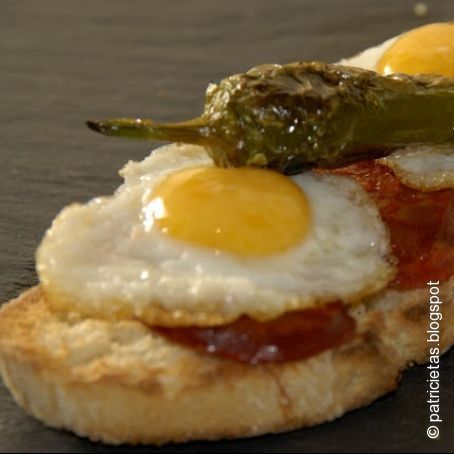 Huevos fritos con patatas y chorizo