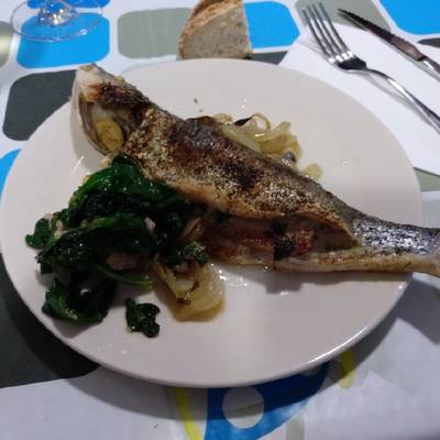 Lubina al horno con cama de verduras