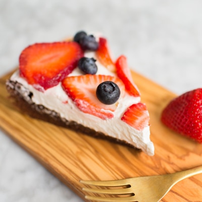 Tarta de chocolate blanco y fresas