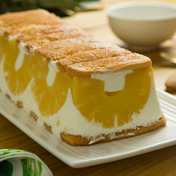 Tarta de piña sin horno con nata y gelatina